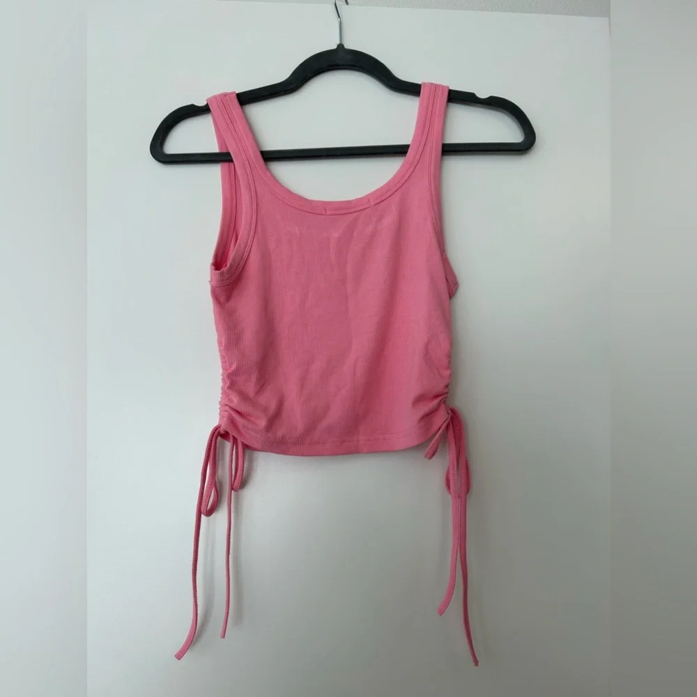 Pink cropped tank top size small - Picture 2 of 3